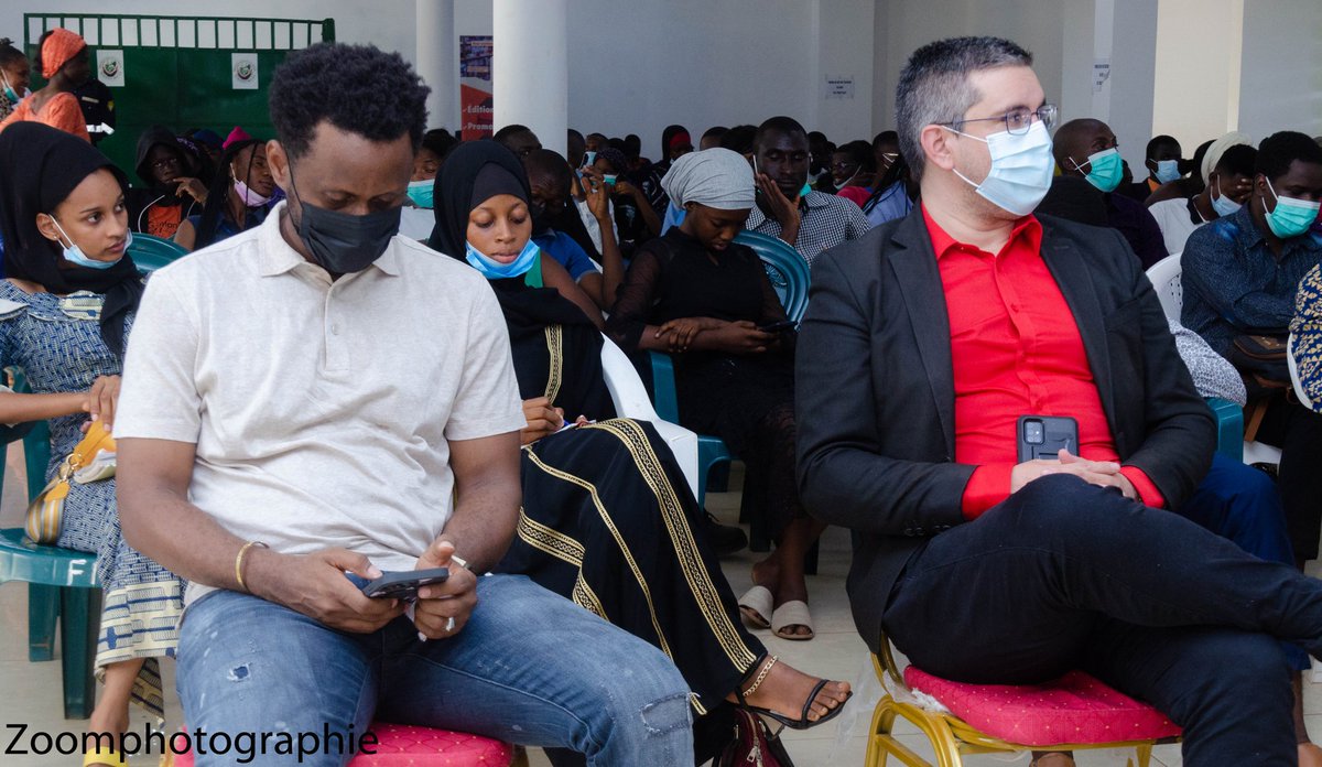 foire_l's tweet photo. #FIEG_2022 
#24FÉVRIER 
#JOUR1
Premier panel autour de l'écriture et son importance dans le processus de développement durable. 
#ZoomPhotographie 
#KCONCEPT 
#HARMATTANGUINÉE https://t.co/mIdzIs1iSW