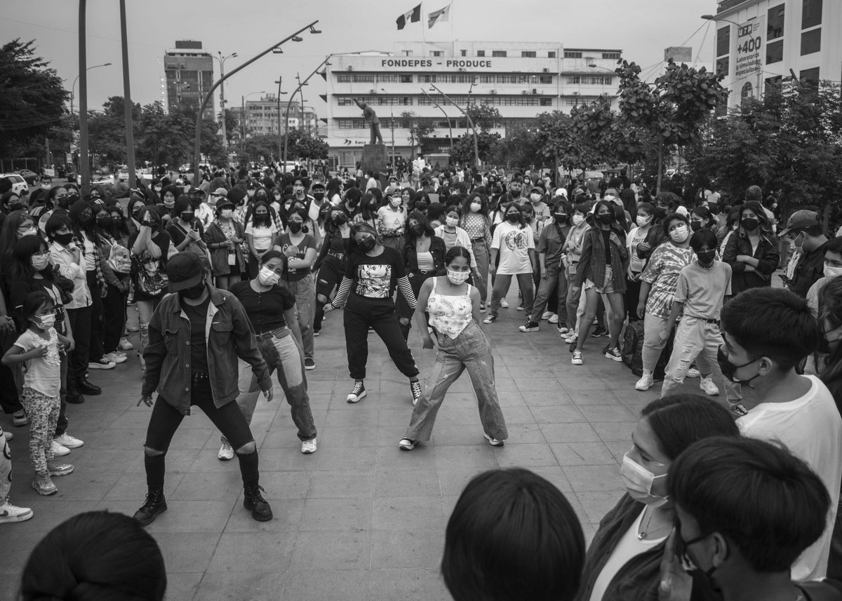 ilichbp's tweet photo. Alameda 28 de julio...#lima #peru #streetphotography #blackandwhitephotography #monochromephotography #monochrome #photographiederue #urbanphotography #storyofthestreet #everybodystreet #lensculture #photographyisart #photography #BW_streetphotography #nikonphotography #nikon https://t.co/xJyfGlthnF