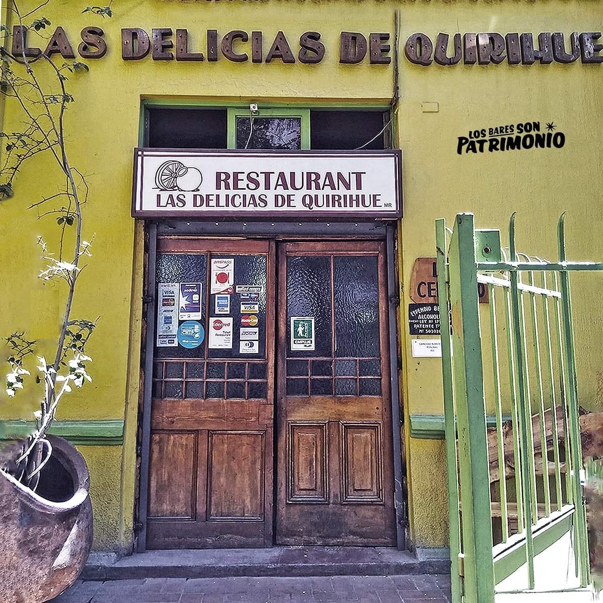 losbaresonpatr1's tweet photo. Dicen que el cerdo nunca cambió de proveedor en los casi 60 años de vida. Dicen que don Olegario y la señora Petronila a pulso le dieron vida a una verdadera leyenda de la cocina santiaguina. Las"Delicias de Quirihue” llegó a su fin el 31 de Diciembre del 2019, pero hay novedades https://t.co/YIA1uvTpgt