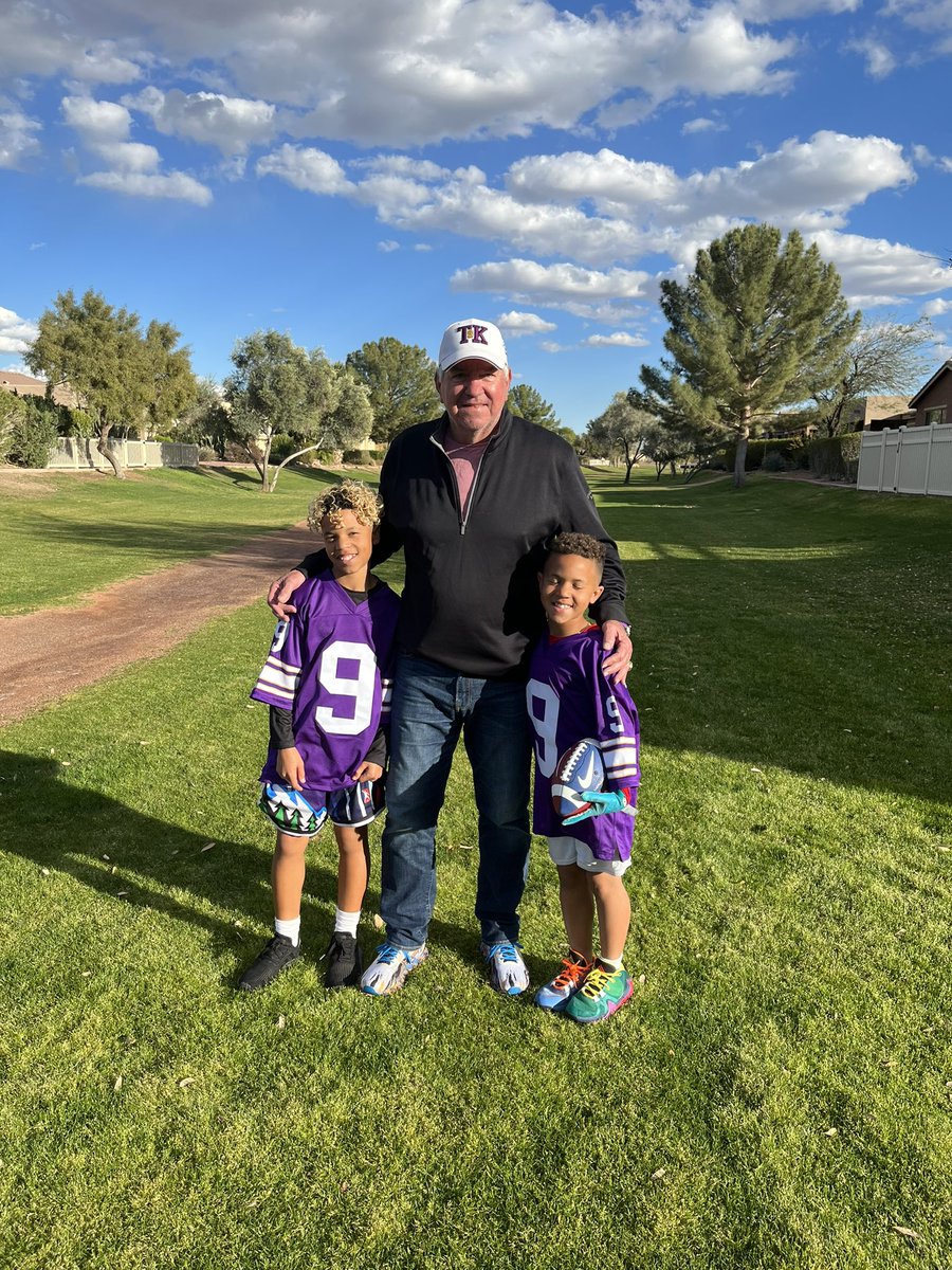 Kramer9Tommy's tweet image. I heard about a couple young boys who have been going through some tough times who love football. Invited them over, gave them a couple jerseys and threw them some passes. 
This is what it’s all about.