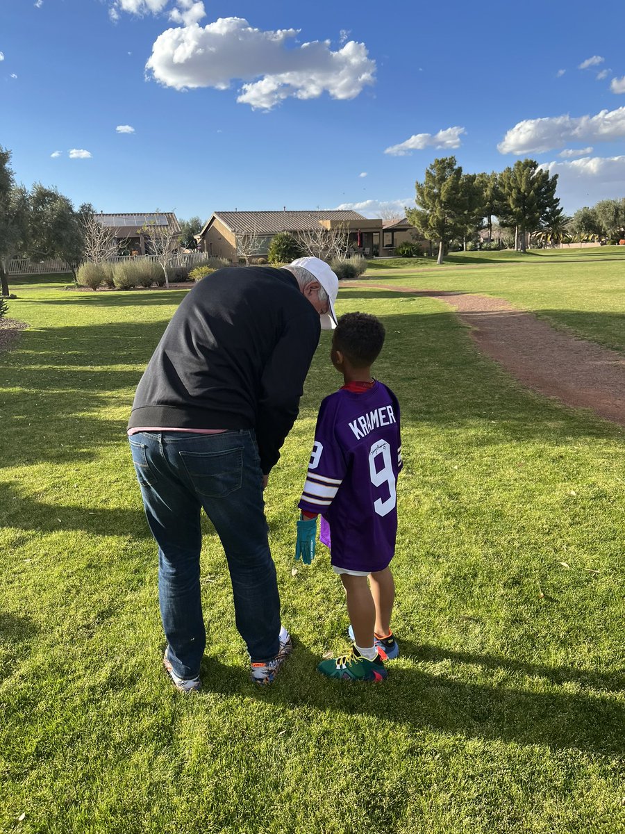Kramer9Tommy's tweet image. I heard about a couple young boys who have been going through some tough times who love football. Invited them over, gave them a couple jerseys and threw them some passes. 
This is what it’s all about.