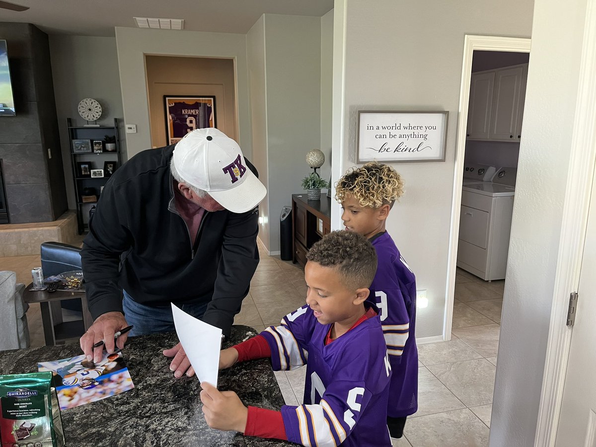 Kramer9Tommy's tweet image. I heard about a couple young boys who have been going through some tough times who love football. Invited them over, gave them a couple jerseys and threw them some passes. 
This is what it’s all about.