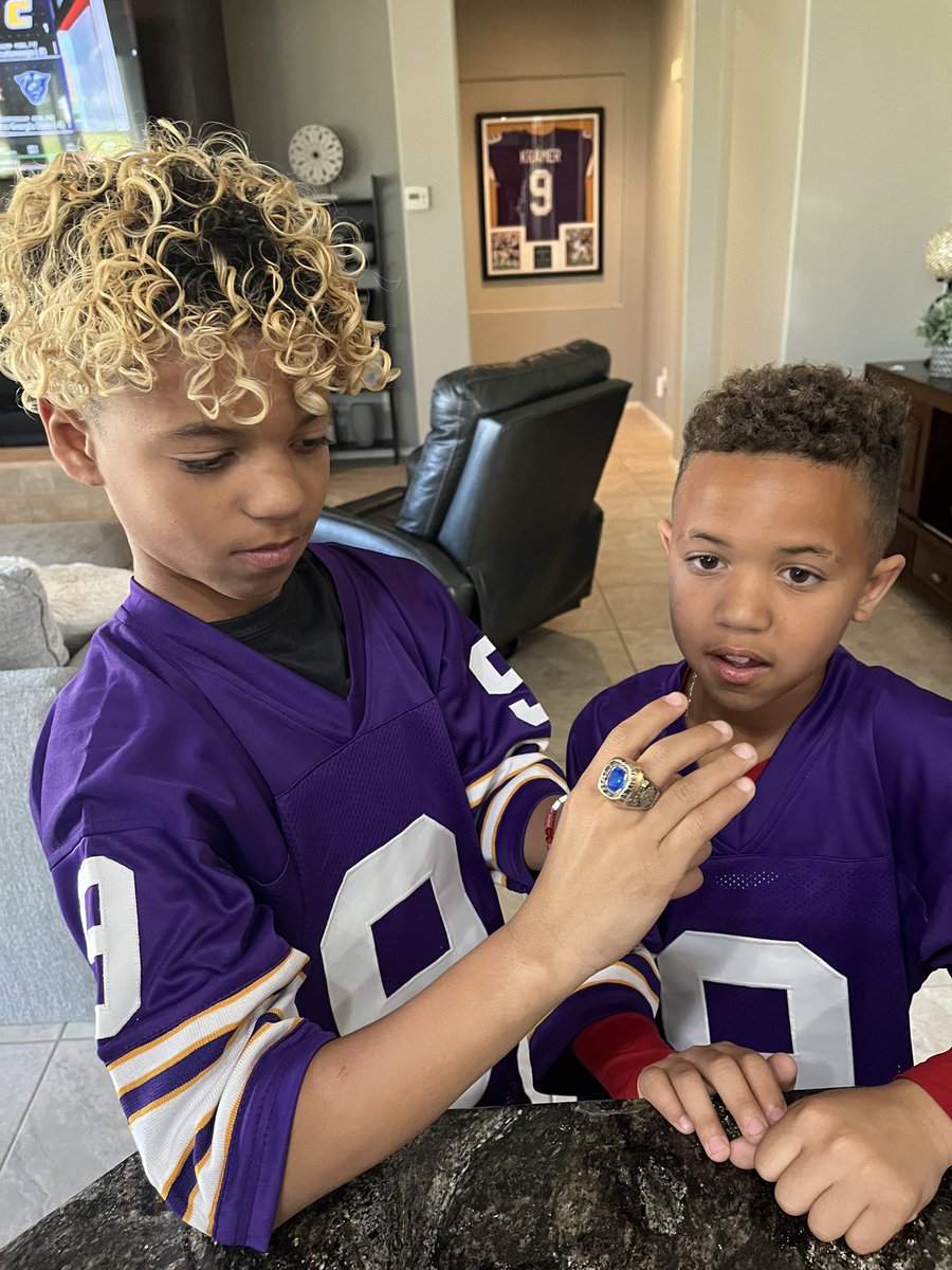 Kramer9Tommy's tweet image. I heard about a couple young boys who have been going through some tough times who love football. Invited them over, gave them a couple jerseys and threw them some passes. 
This is what it’s all about.