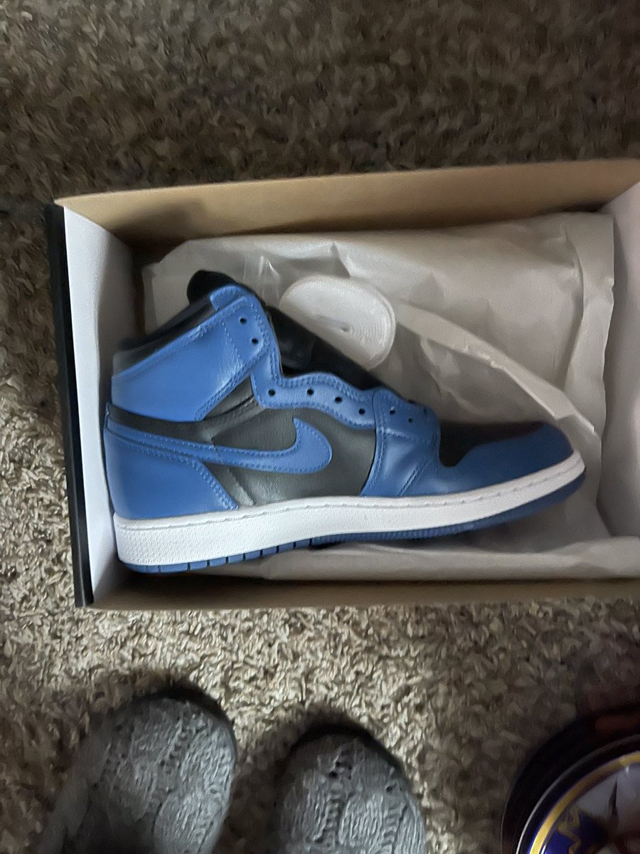 Tsofierce's tweet photo. #Ilovemysneakerheadhusband #keepsmesmiling has impeccable taste!! #Collections update https://t.co/bXThkajZSD