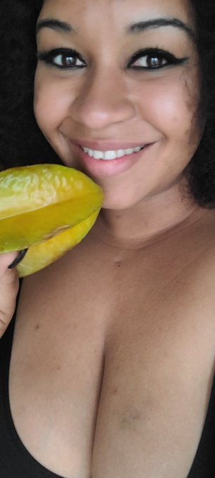 Anybody else get really excited when they find Star fruit? I honestly cannot explain the squeal of excitement<a href="/tag/fruit"class="tags"><span>#fruit</span></a><a href="/tag/health"class="tags"><span>#health</span></a><a href="/tag/mondayvibes"class="tags"><span>#mondayvibes</span></a><a href="/tag/glow"class="tags"><span>#glow</span></a>