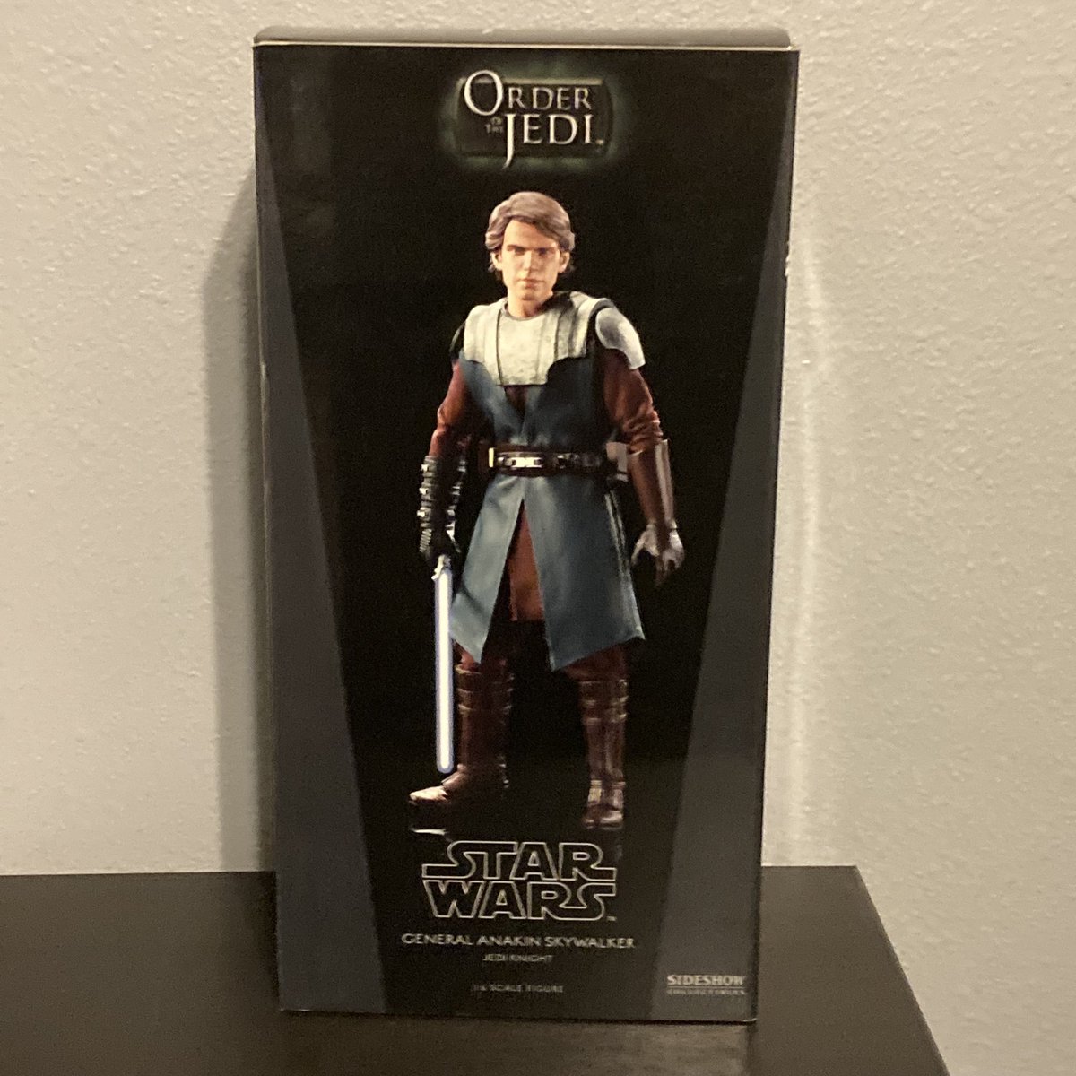 Some more items we’ll be raffling is the Sideshow Collectibles General Anakin Skywalker and a Peter Mayhew signed Chewbacca from @SolRenegade! https://t.co/sYlK998G8Z https://t.co/16v8t1NpDI