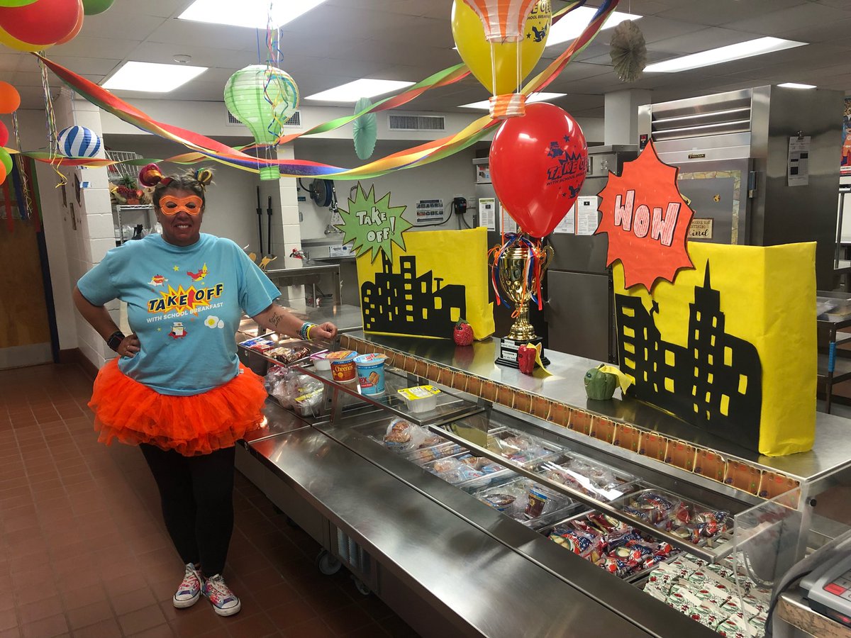 SeaGateES's tweet photo. We love Mrs. Bates and our cafe staff @collierschools @SeaGateES #nationalbreakfastweek https://t.co/5sTGKhkCPZ