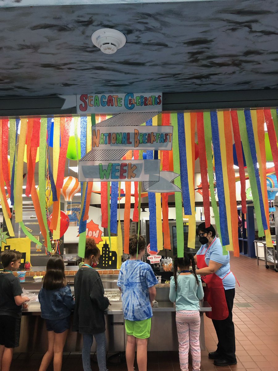 SeaGateES's tweet photo. We love Mrs. Bates and our cafe staff @collierschools @SeaGateES #nationalbreakfastweek https://t.co/5sTGKhkCPZ
