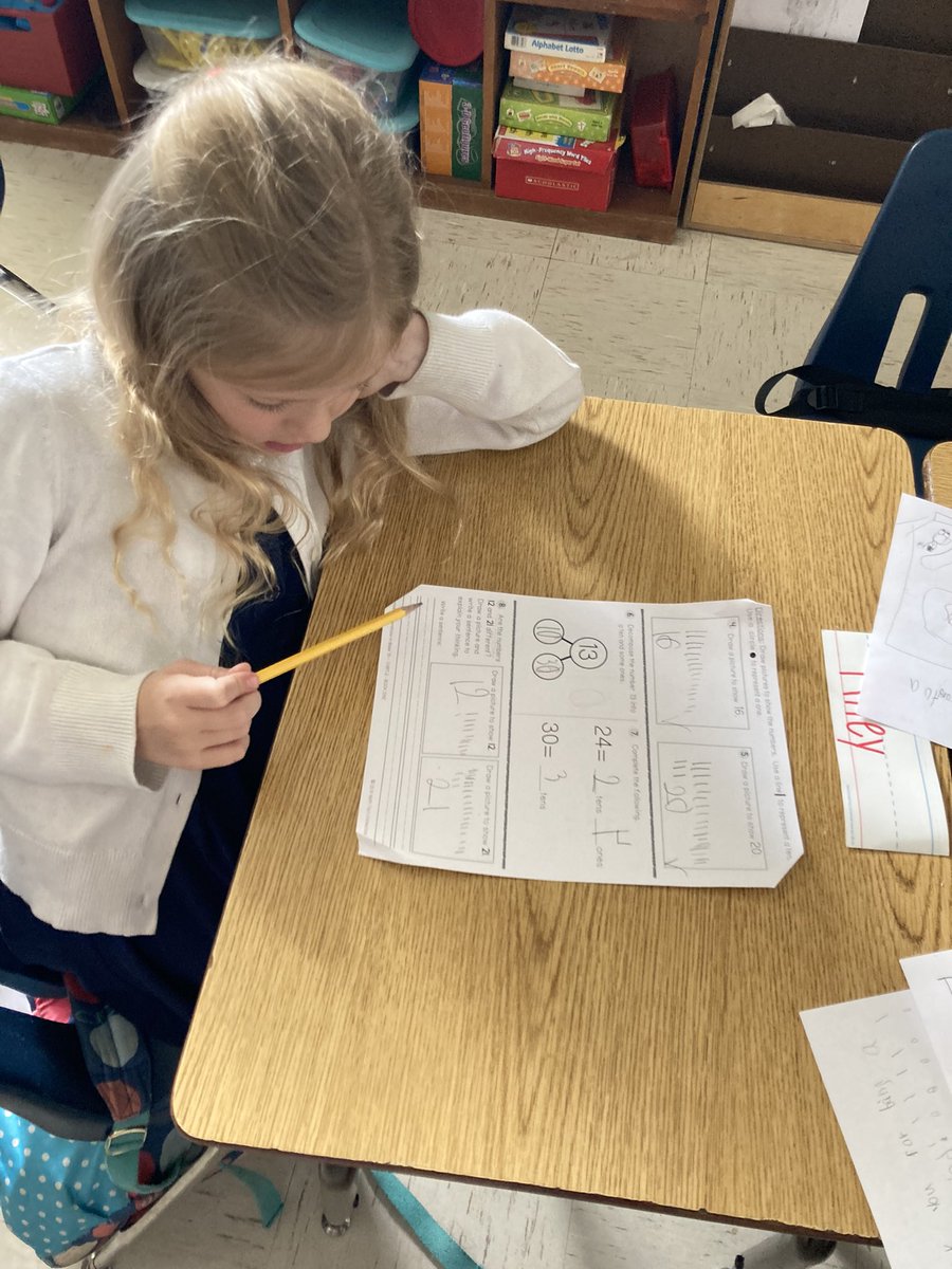 #mathremediation <a href="/MrsJTukes/">Jennifer Tukes</a> Reviewing different parts of our place value unit during math groups and independent work time today! <a href="/IC_Kirkpatrick/">Della Kirkpatrick</a>