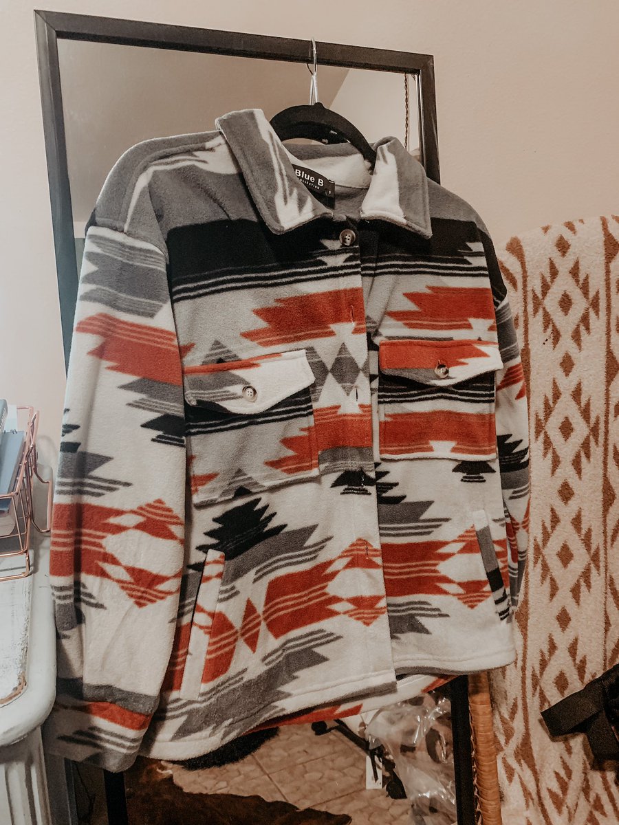 WonderingGypsy2's tweet photo. Kae Aztec jacket ✨// only 2 left!! Snag yours now gf 💫 

•shopsmall #aztecjacket #shopwonderinggypsy #westernboutique https://t.co/RYypHv8rvD