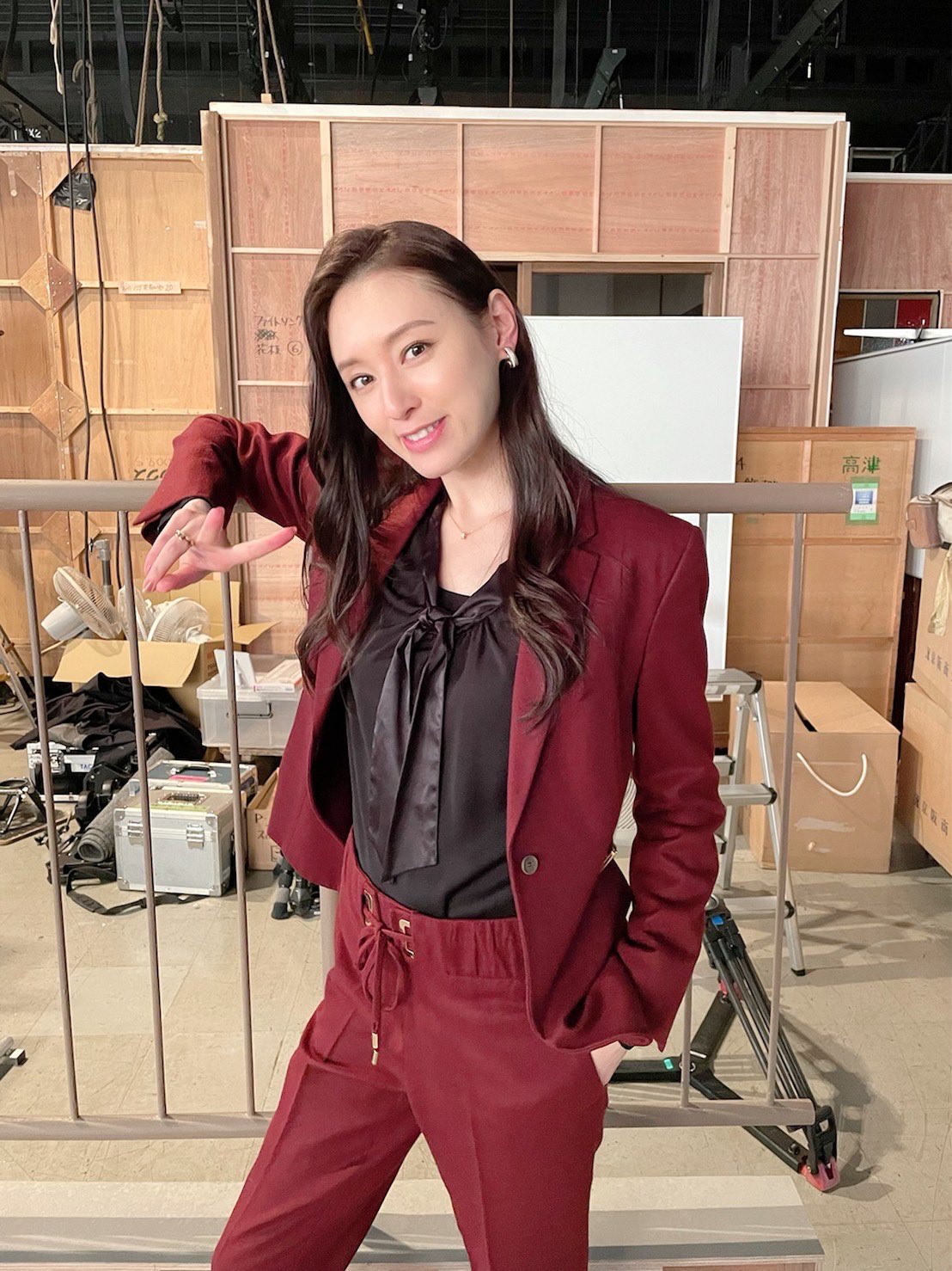 Chiaki Kuriyama 栗山千明 ドラマ ファイトソング いよいよ終盤ですねぇ これまで色んなお衣装を着させていただいたなぁ というわけで ちょこちょこ弓子のオフショットをお届けします このセットアップは カチッと見えますがラフな着心地で