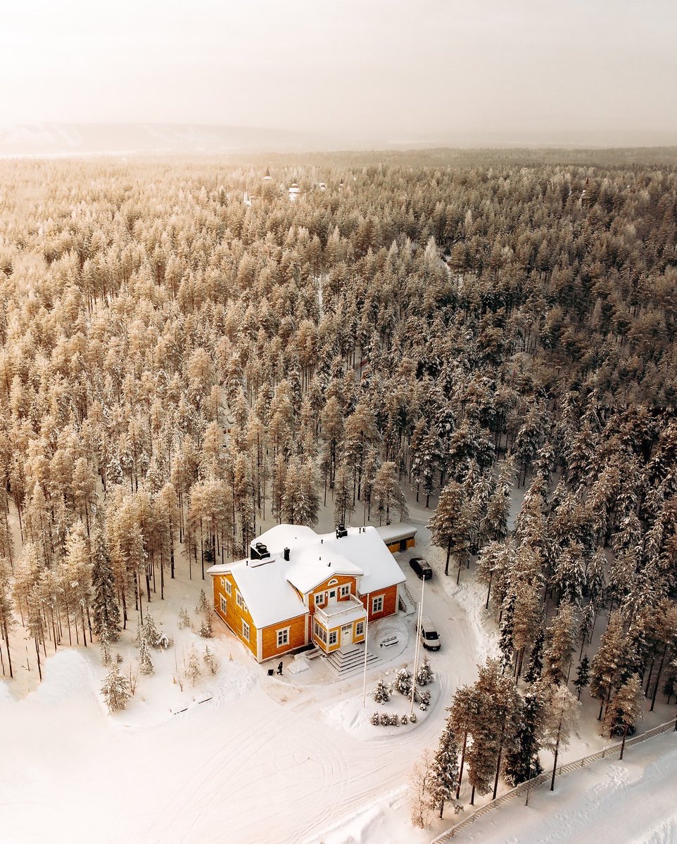 Barely came back from Lapland and already find myself on the way to Namibia once again. It’s tough having such short stays at home, but I’m so happy to be back on the road this often. 

Hope you all have a lovely night. 
Gn fam 💙