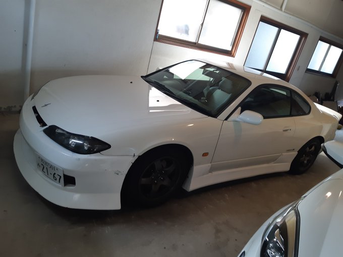 #購入後に愛車に注ぎ込んだ金額いくらですか

バンパー→5000円
サイドステップ→1000円
リアスポ→10000円
よう分からん車高調→10000円
デフロックやら他→お友達価格(多分3000円)

修理費→いっぱい 