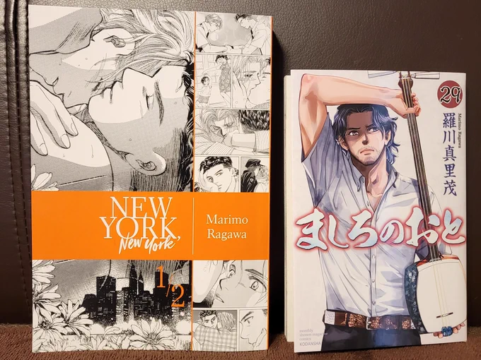 北米版【New York New York 1】(US$24.00 CAN$29.00)が届く。カバーの無いペーパーバックは不思議な感じ。
ましろのおととのサイズと厚さの違いはこう。
「ジーザス運命だ」のセリフは「スイート ジーザス」
コマ数多い。25年も前の絵を見て倒れる
_(:3 」∠)_
時間ない中で頑張ってた昔の私偉い 