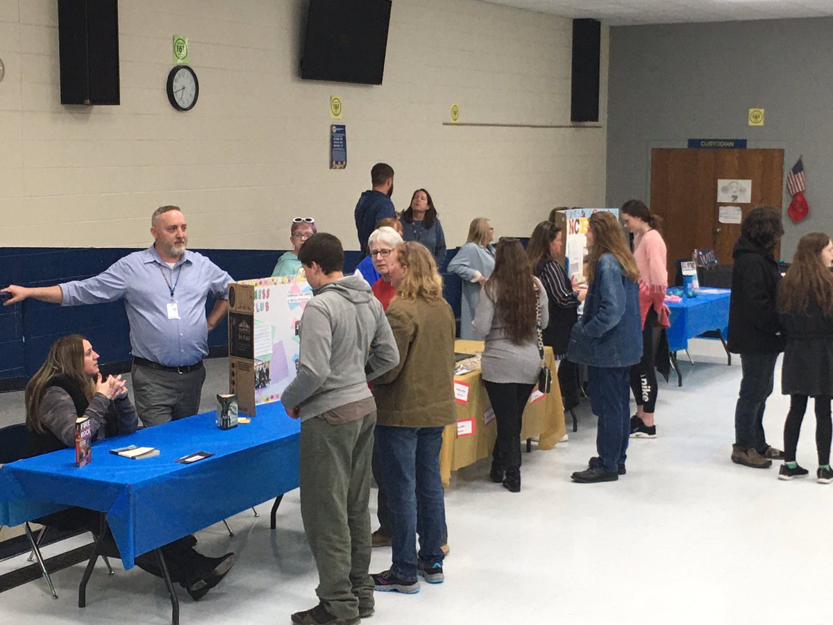 MHJuniorHigh's tweet photo. Launching Your Future is a huge success!  Thank you teachers, parents, PTO, and students for working so hard!  You are deeply appreciated.
@MHJuniorHigh @KyleMcCarn @Dr_JakeLong https://t.co/9zGPetc1BJ
