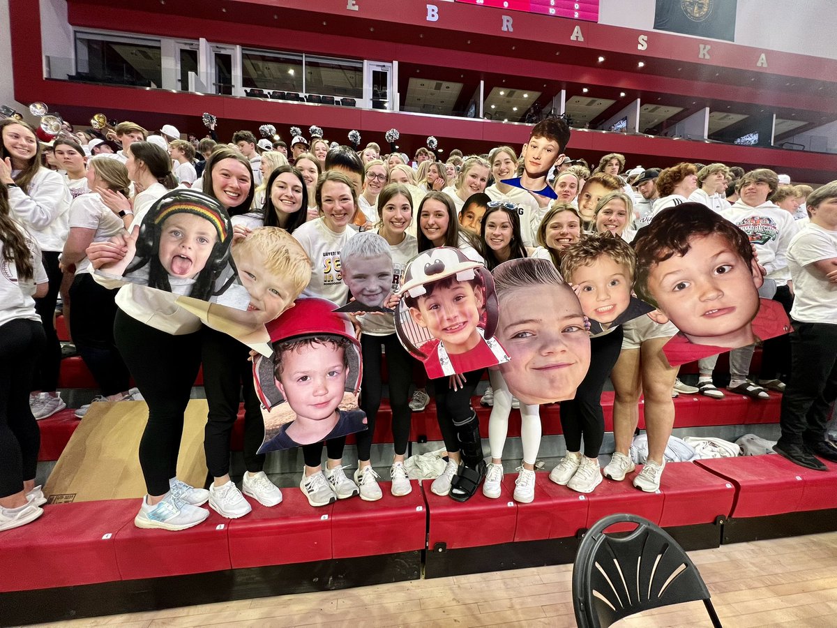 📸🏀: Shout out to the Waverly moms for providing the <a href="/Viking_crew/">Viking Crew</a> with player cutouts circa 2012 👌👌

<a href="/145activities/">Waverly High School</a> #nebpreps