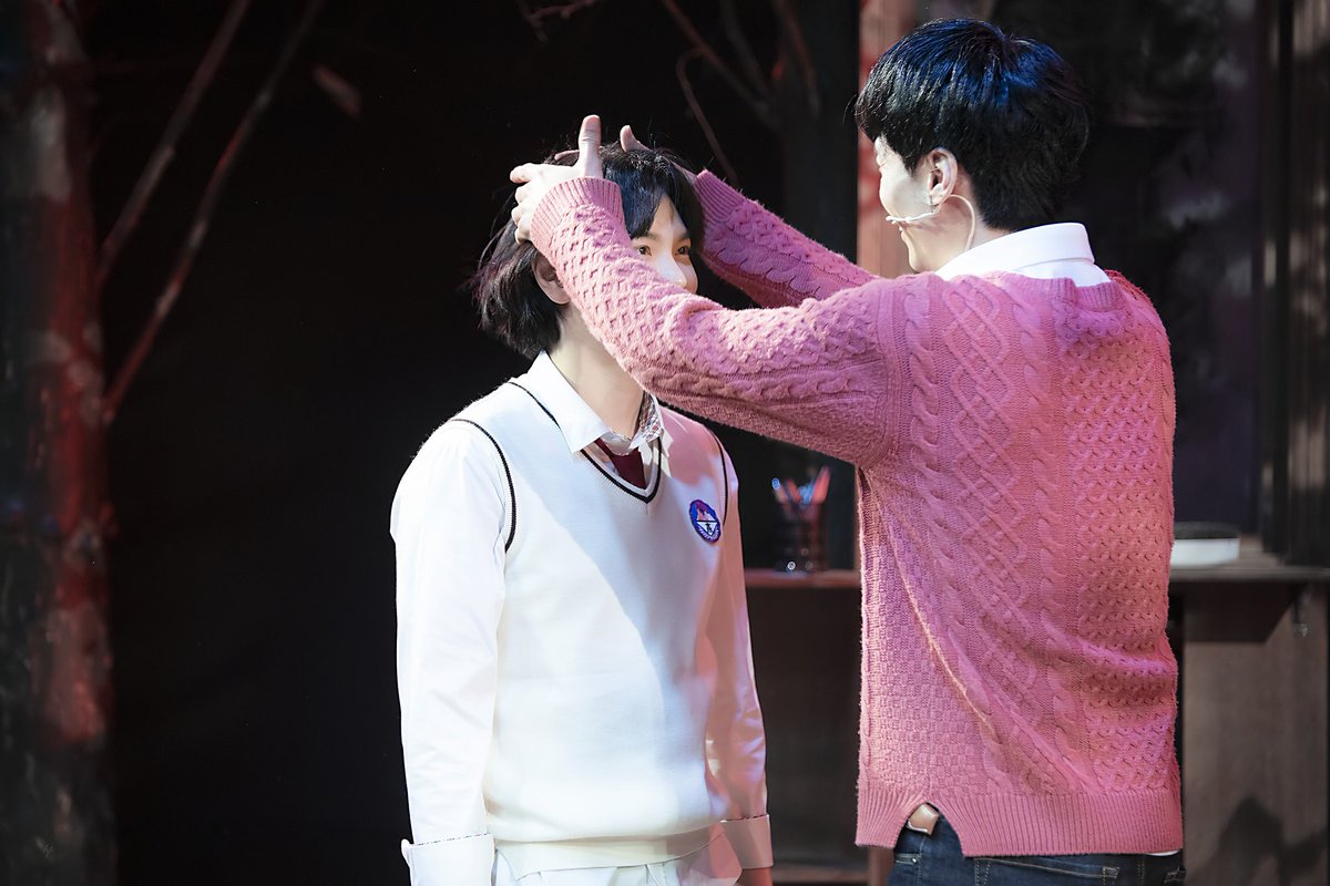 haeppi_pic's tweet photo. 220222 뮤지컬 더모먼트 커튼콜
소년 #송광일
남자 #주민진 https://t.co/BHd82JaylG