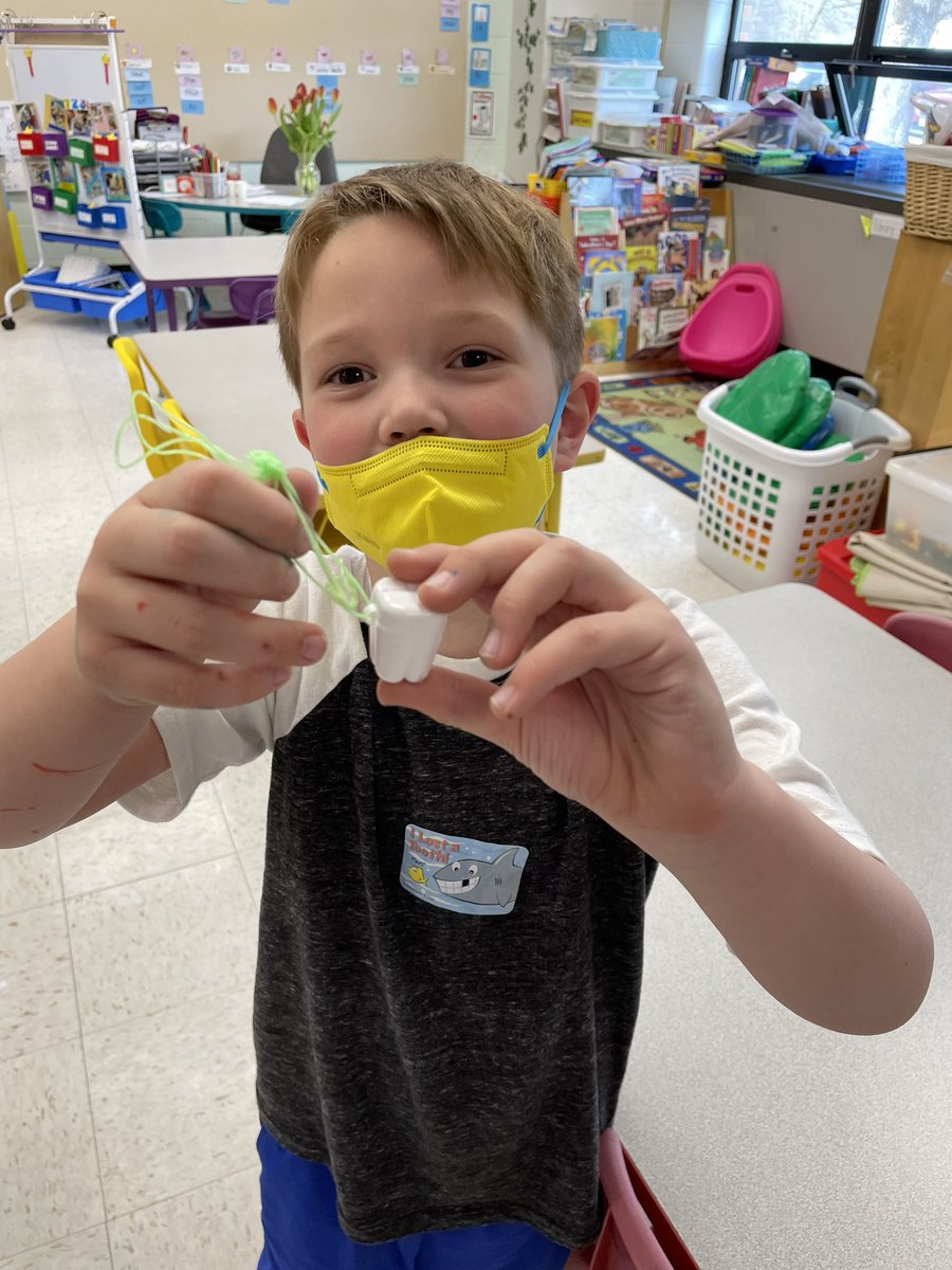 bozbakes's tweet photo. Exciting times in #Kindergarten! We are losing our teeth! 🦷 Thanks @MTL_Nurserandi for my #tooth box! #bozzisbunch #toothfairy 🧚🏻 https://t.co/OjxUdrKJ8Q