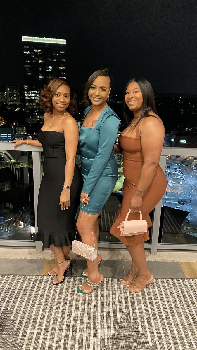T__Nichole's tweet photo. The gorgeous bride to be and a few of her lovely bridesmaids🤍🥂🤞🏽@Kerress2Live @MissKe2Live @mz_mag https://t.co/g9bfs1KnE7