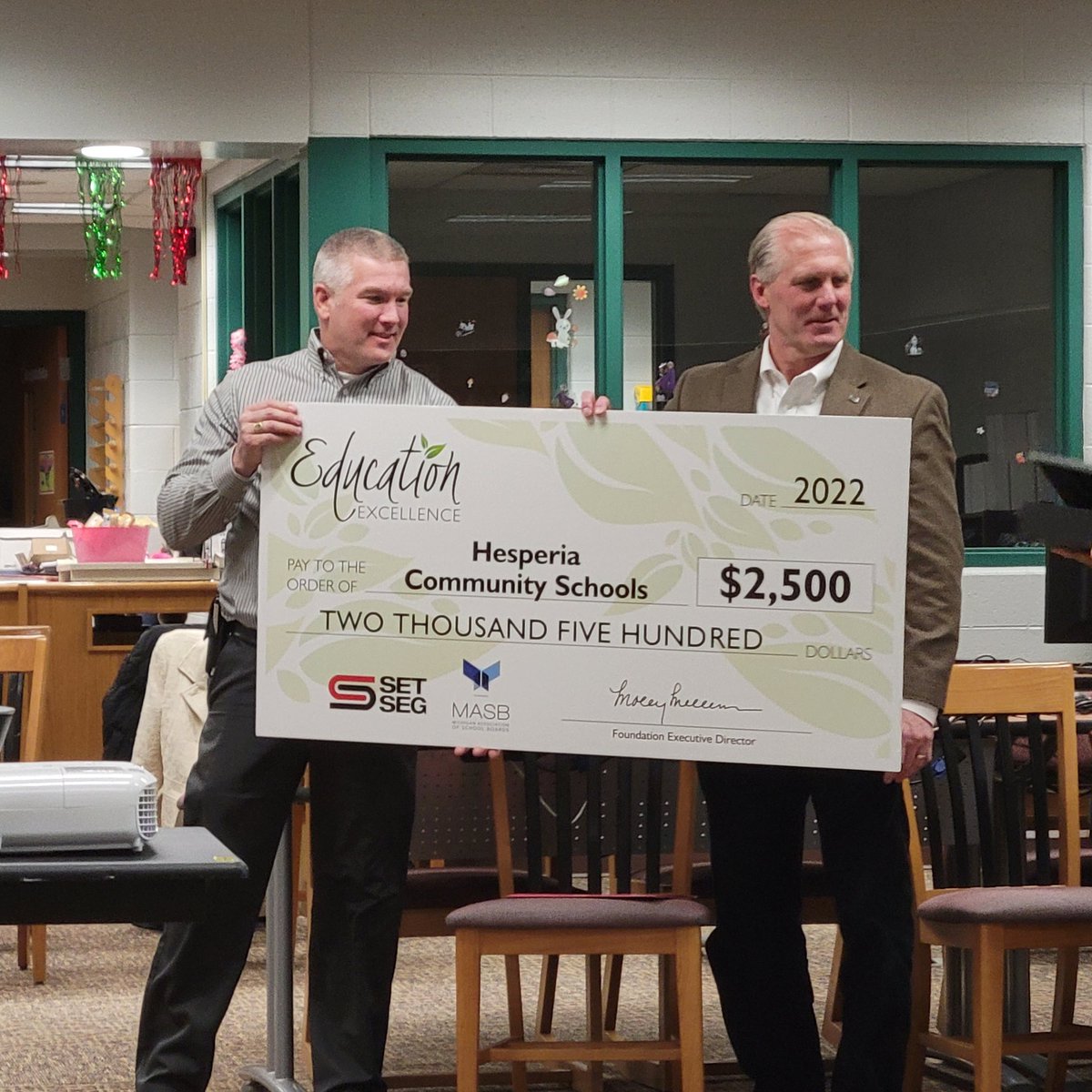 HespPrincipal's tweet photo. What a great night for Mr. Wells and his Special Education Career Development Program! Hesperia Community Schools is proud to have a great teacher doing great things for kids. Awesome job Mr. Wells! https://t.co/dR3OvxjOQ0
