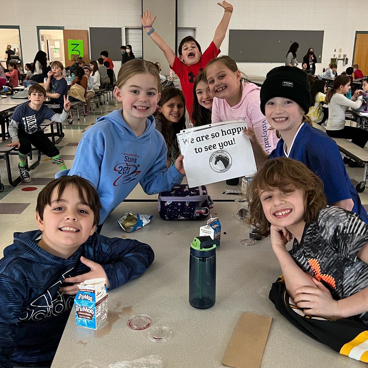 HenryWarrenAP's tweet photo. Mask or no mask - we are ALWAYS so happy to see you!😃 #PositiveSignMonday #MillerMustangsHPS https://t.co/K7W3k7Fr4M