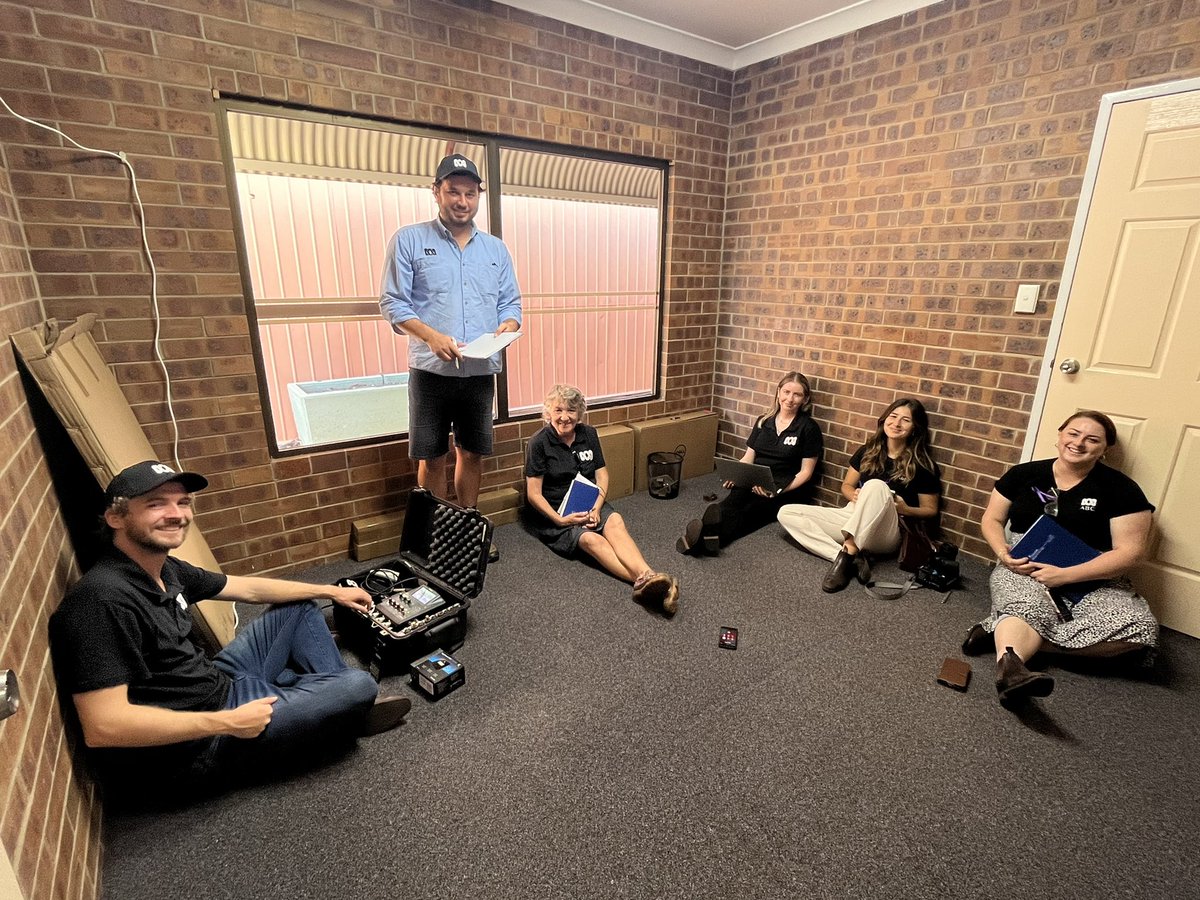 If anyone feels like saying the ABC is overfunded 😉 here’s our first Charleville mini bureau editorial meeting from our (so far unfurnished) office… with half the Longreach team making our two-man SW QLD team look much larger 🎉