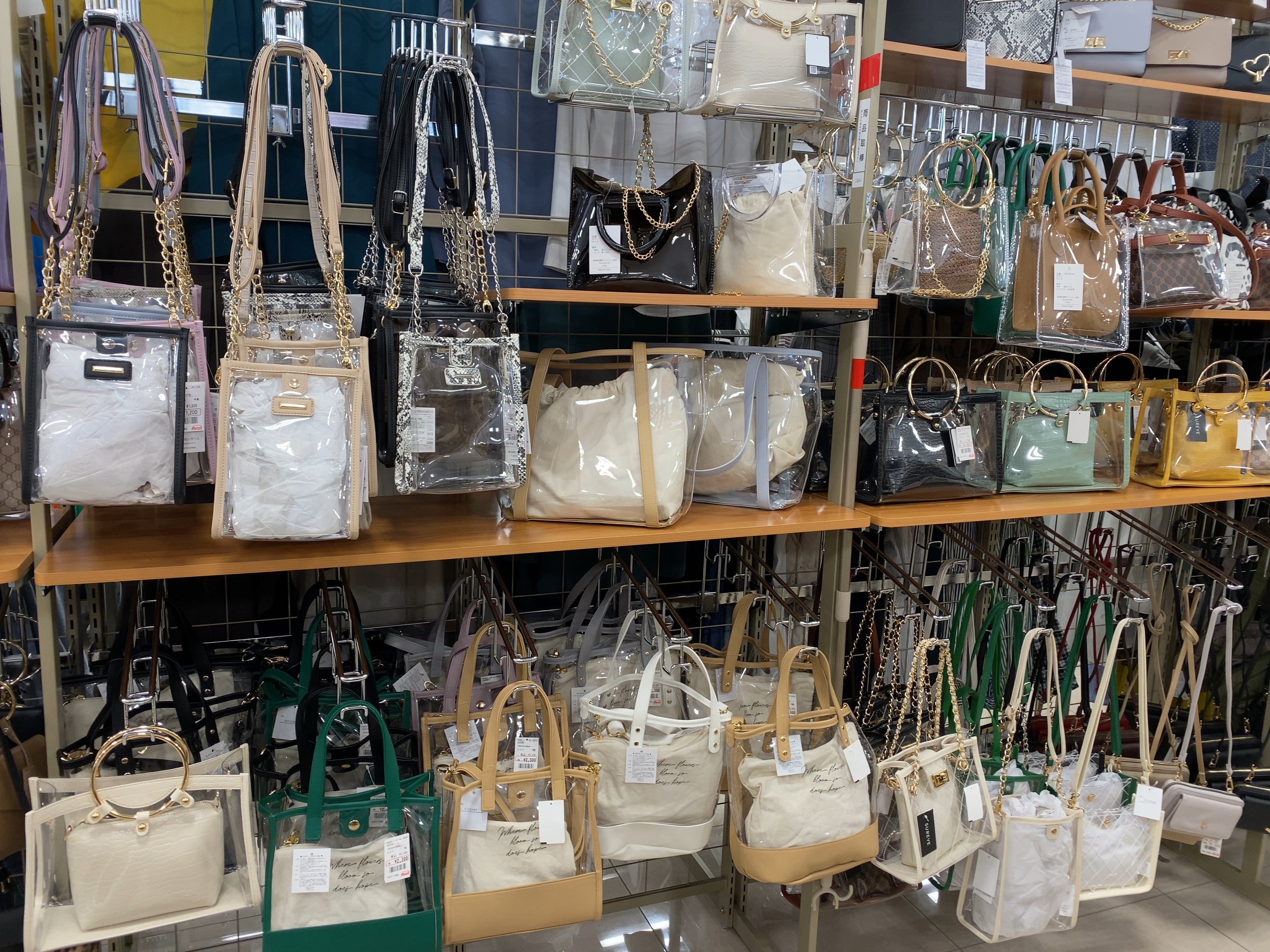 アベイル しまむらグループ 春コーデにぴったりなクリアバッグ アベイルではこんなに種類が充実 いつものコーデに足すだけで 今っぽコーデに ホワイトデーのお返しにもオススメです T Co Mxsbafwjfp Twitter