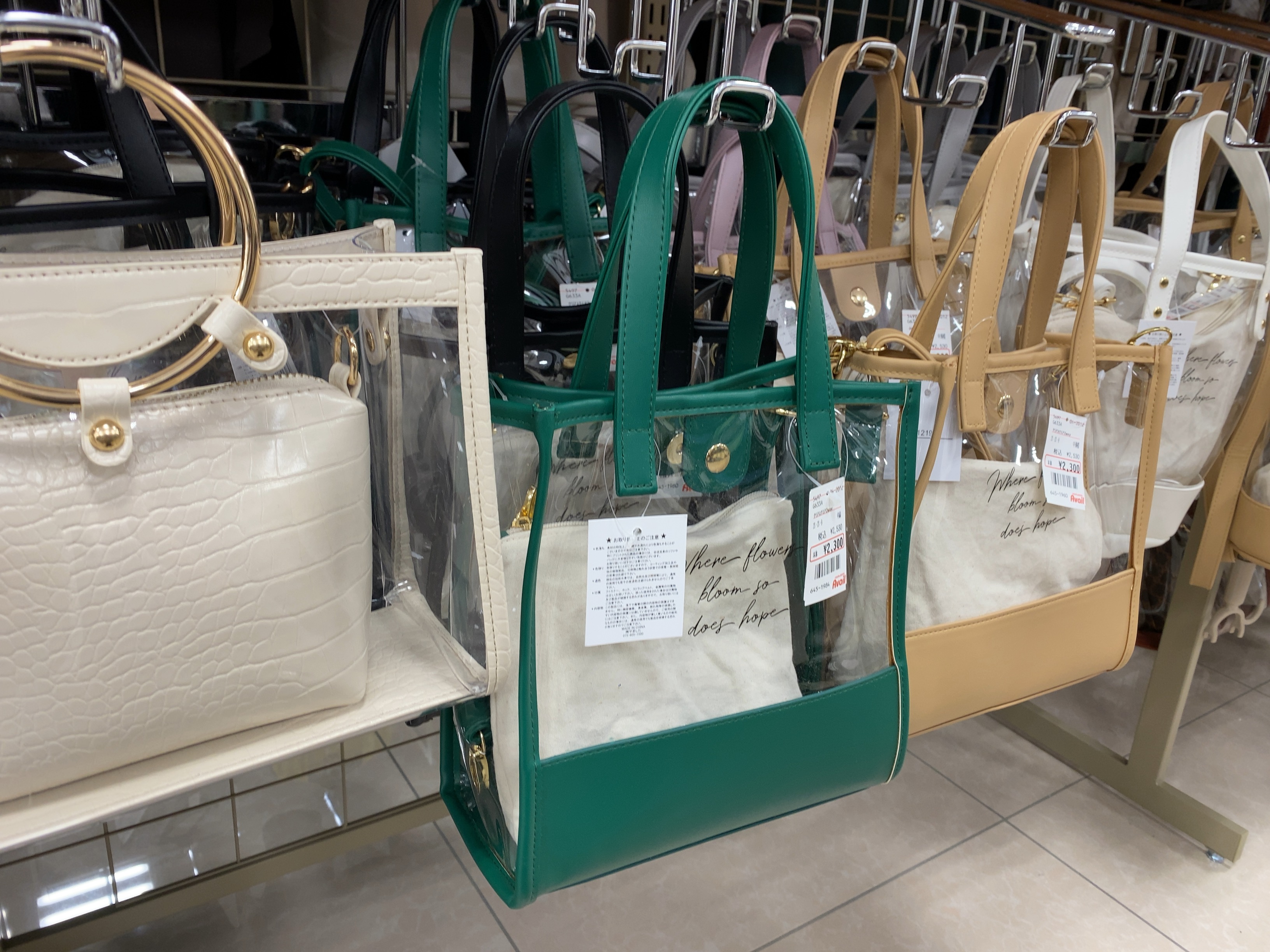 アベイル しまむらグループ 春コーデにぴったりなクリアバッグ アベイルではこんなに種類が充実 いつものコーデに足すだけで 今っぽコーデに ホワイトデーのお返しにもオススメです T Co Mxsbafwjfp Twitter