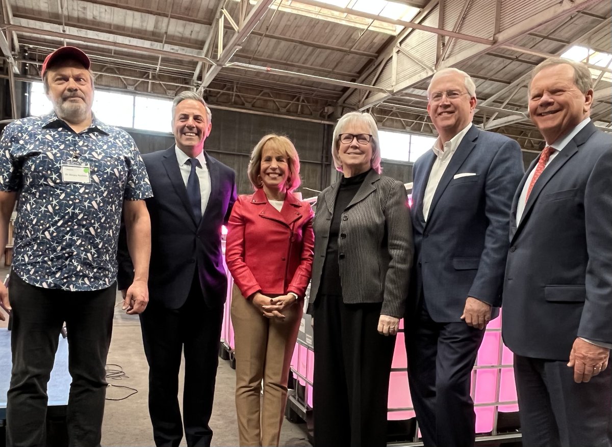 CarolLFolt's tweet photo. Today, we formally cut the ribbon on a novel partnership between @USC and @AltaSeaOrg to harness green and renewable energy from one of Earth's greatest resources: our oceans. https://t.co/5GdE4swnO3