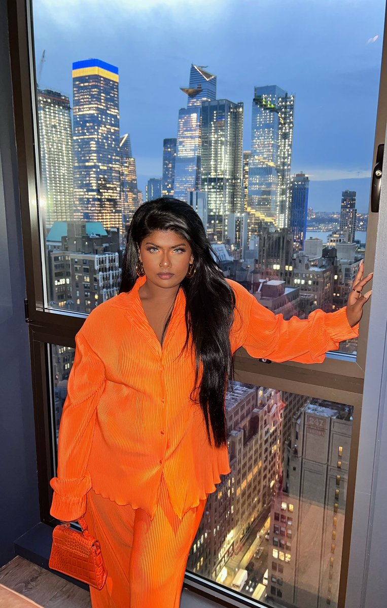 Shawtycyn1's tweet photo. Here’s to 23✨🍊 https://t.co/kXKOQ8Pcq0