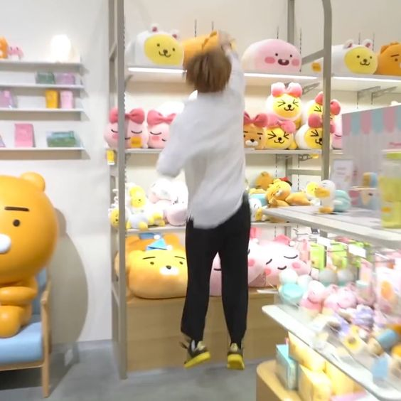 nominarcs's tweet photo. jaemin and jeno but hops in tiny https://t.co/jqeqvmchiH