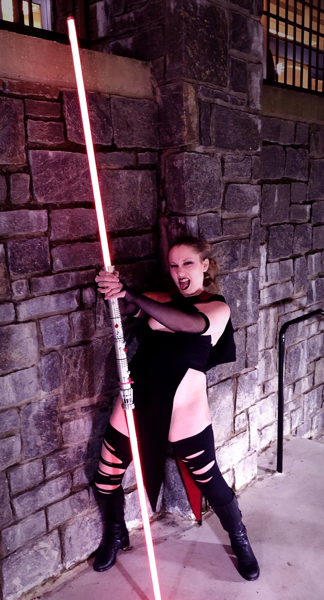 Babbling_Babs_'s tweet photo. I've only worn this cosplay once. First and only time i've worn it at a con was Katsu 2020 (right before the pandemic hit)
One of my favorite bad girl cosplay, Sith Rey.
#SithRey #StarWars #ReySkywalker https://t.co/bno21eoYo4