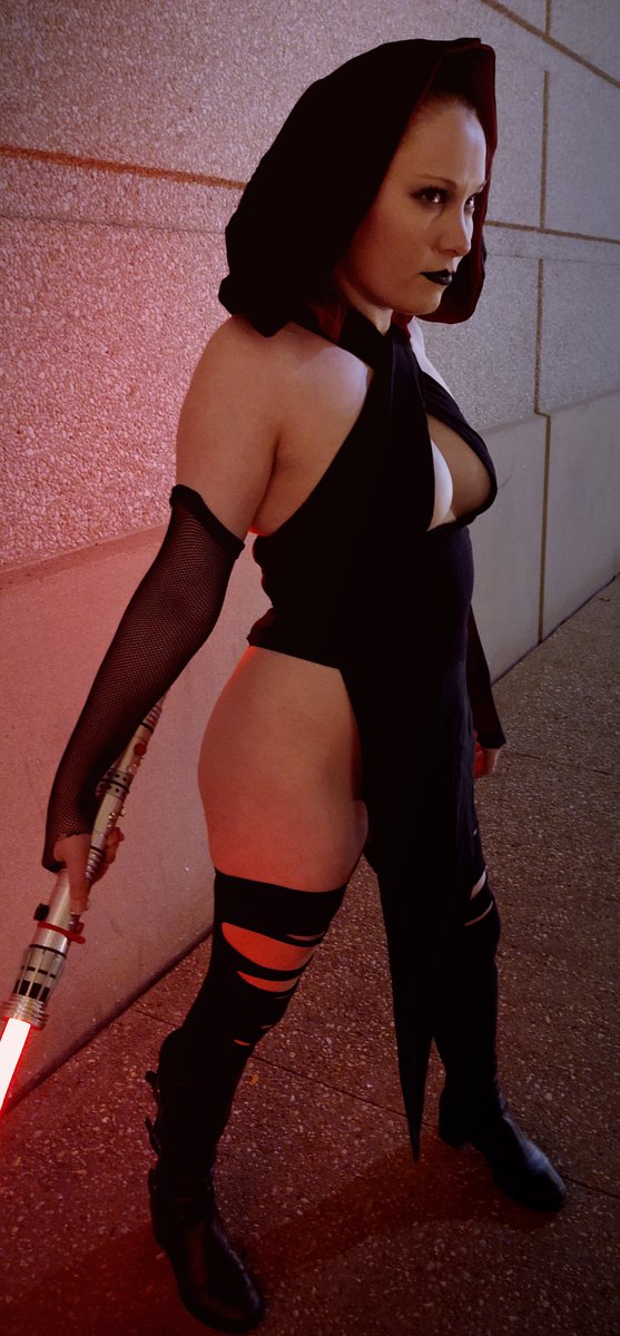Babbling_Babs_'s tweet photo. I've only worn this cosplay once. First and only time i've worn it at a con was Katsu 2020 (right before the pandemic hit)
One of my favorite bad girl cosplay, Sith Rey.
#SithRey #StarWars #ReySkywalker https://t.co/bno21eoYo4