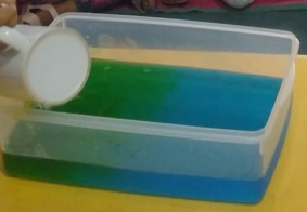 HasnaSufiyan's tweet photo. Week 2
Cold water (cold air) ( blue coloring)
Hot water (warm air) ( yellow coloring)

Experimenting, predicting and exploring. 

We learnt
'Cold air sinks and warm air rises'

@imanacad @JenWilliamsEdu @MaiaBassett @TeachSDGs @TakeActionEdu #goalsproject2022 #SDG @SDG15 https://t.co/tA9gfYJ41H