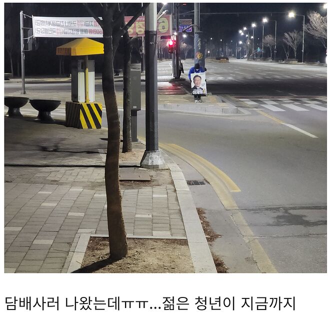 차도 없고, 인적도 드문 밤거리... 울컥