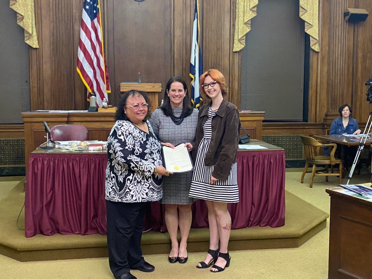 1800GamblerWV's tweet photo. Maricel and Errin are at a Charleston City Council meeting with @AmySGoodwin 
receiving a proclamation recognizing #pgam2022. Problem gambling is a much bigger issue than most people realize and we have had plenty of calls from here in Charleston. https://t.co/a26naz3Xes