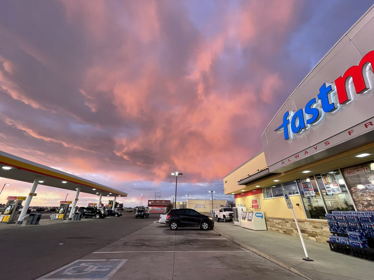 leabia32's tweet photo. Beautiful Sky’s out in Arizona ! https://t.co/HwvjIxOstP