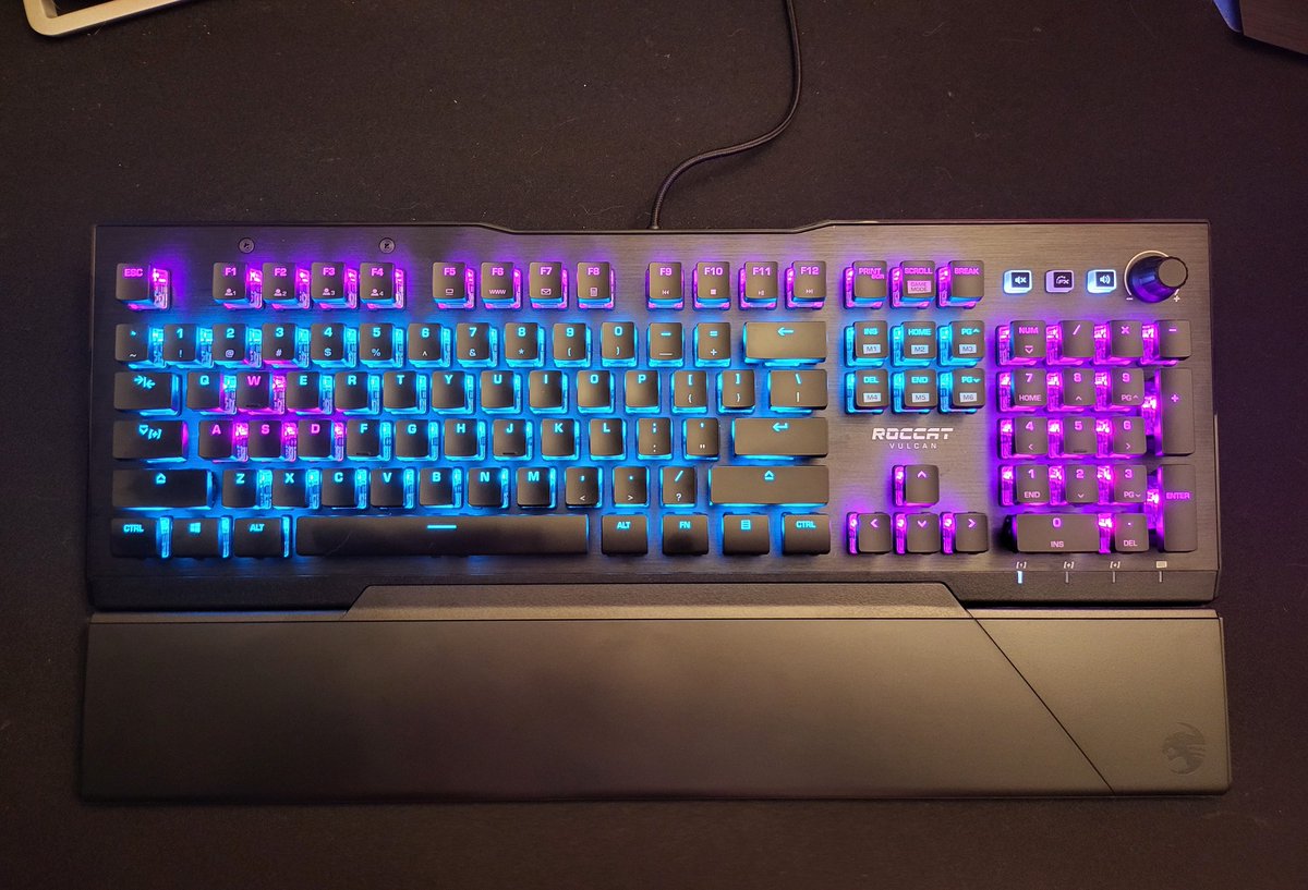 thedaynaeileen's tweet photo. Shiny new toys coming to @CGMagonline soon! The @ROCCAT #VulcanPro! https://t.co/xo2BC8I4TQ