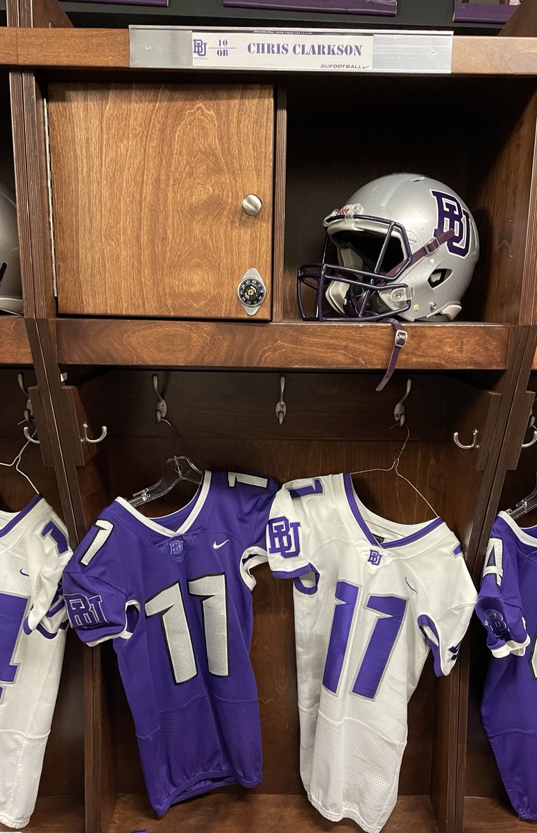 ChrisClarksonQB's tweet photo. After a great visit, I am blessed to say I have received an official offer from Bishop’s University. #AGTG @GaitersHC @MbQbAcademy https://t.co/XPmp93XewJ