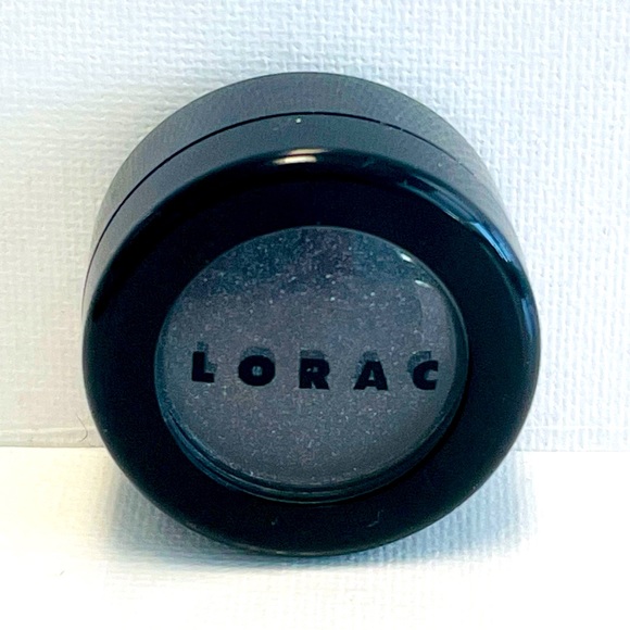 2real2bliked's tweet photo. So good I had to share! Check out all the items I'm loving on @Poshmarkapp #poshmark #fashion #style #shopmycloset #stila #lorac: https://t.co/mm907Cavoj https://t.co/giVGoBdyRZ