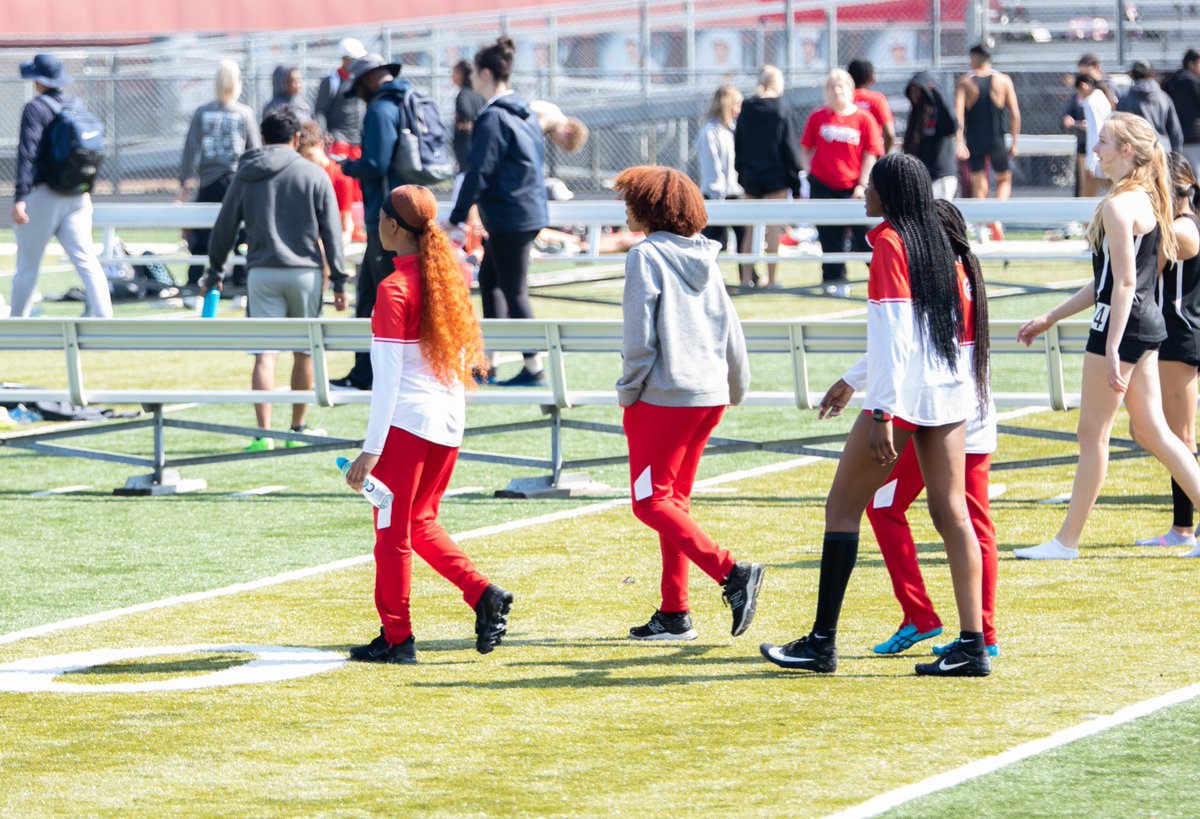 Aleah_Will's tweet photo. We’re working together to be the top relay team this season. @AHSTigersTF 
#trackandfield #relayteam #4x100 #4x200 #4x409 https://t.co/BBDvTw01EC