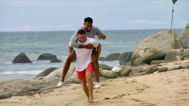 ChicksInTheOff's tweet photo. James is not gonna like this #TheBachelor https://t.co/t83u4Zzzzp