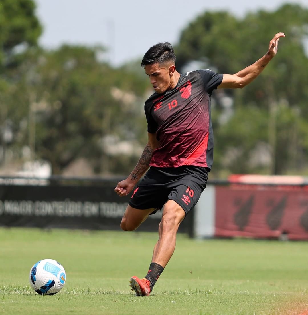 AtSomosTodos's tweet photo. @tomascuello28 en Atlético Somos Todos : " La verdad pensaba que volvía a Bragantino, pero pasaron cosas y salió la oportunidad de paranaense ."

#AtleticoTucuman https://t.co/RAppXMbJ8G