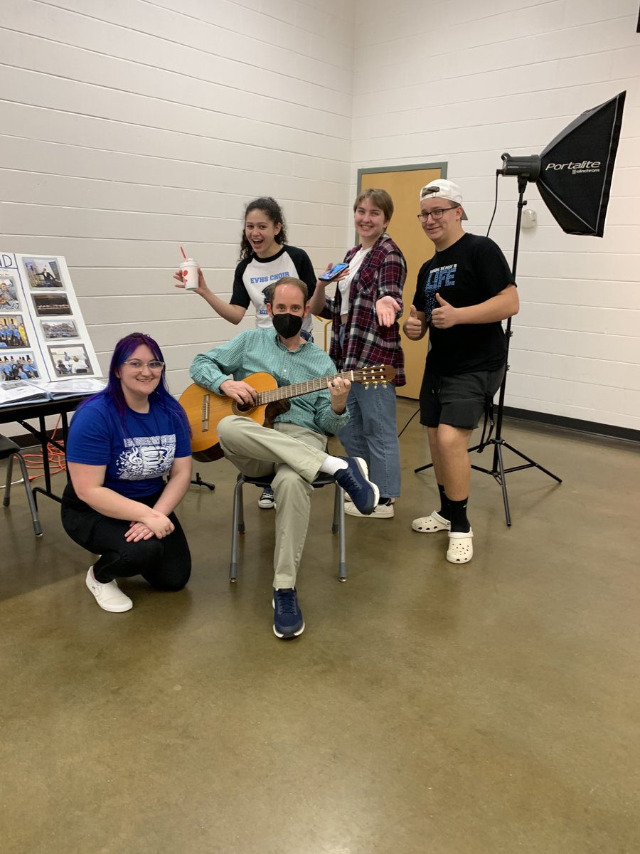 ChoirEvhs's tweet photo. Mr Roach playing his guitar at the curriculum fair!!! 🎶💙🌪🎶 https://t.co/SVJlwaGxd0