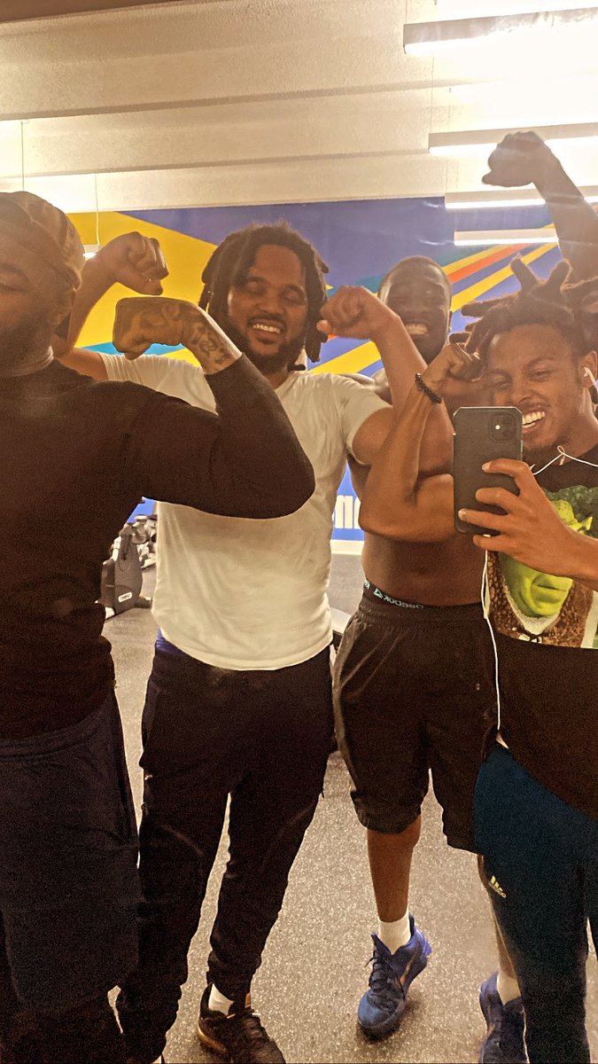 NewEra_Global1's tweet photo. feel good seeing niggas i grew up around on the same thing #healthUP 794 WE 🚲🌍! https://t.co/ewW2MRVmoO