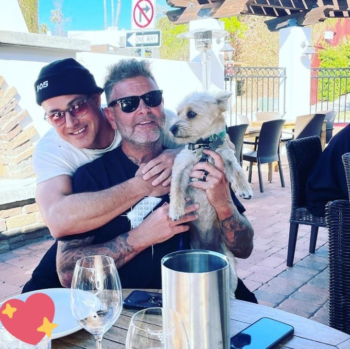 TaylorKinneyARG's tweet photo. "I love this two soooo much ❤❤" (📸 vía #JohnnyLouch Instagram) #TaylorKinney #Ruffles https://t.co/scVYFrPJ4X