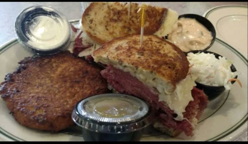 FOR ST. PATRICK’S DAY, CORNED BEEF AT ONE OF CHICAGO’S BEST RESTAURANTS
buff.ly/3vNnf71