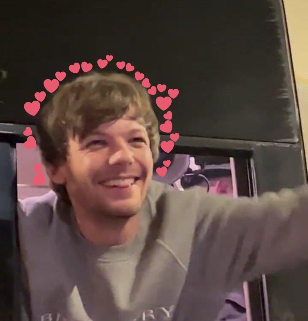 pao28v's tweet photo. louis mi razón de vivir 

I vote #Louies for #BestFanArmy at the #iHeartAwards https://t.co/Zrvy2gjadJ