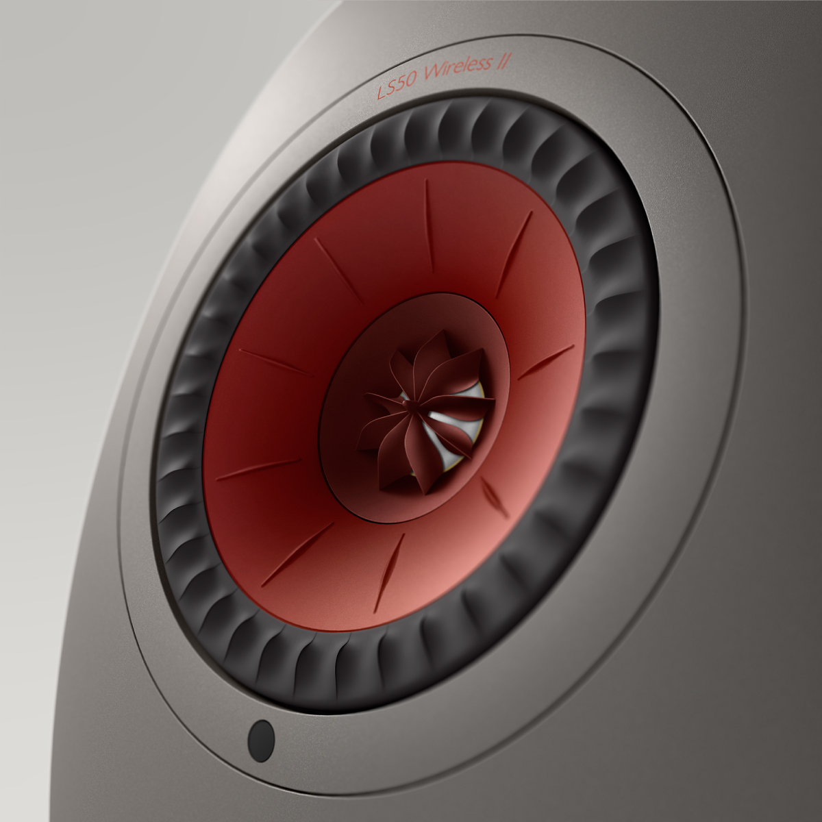 kef_jp's tweet photo. 世界初のMAT搭載スピーカー LS50Meta。フロントバッフルがなめらかに曲線を描くことで、尖った角などによる回折を招く障害を無くしサウンドを四方に行きわたらせ、より透き通った正確なサウンドを響かせます。キャンペーン対象商品、ぜひサウンド体験でご体感ください😄 #KEF #LS50Meta #キャンペーン https://t.co/92DvEhT7uF