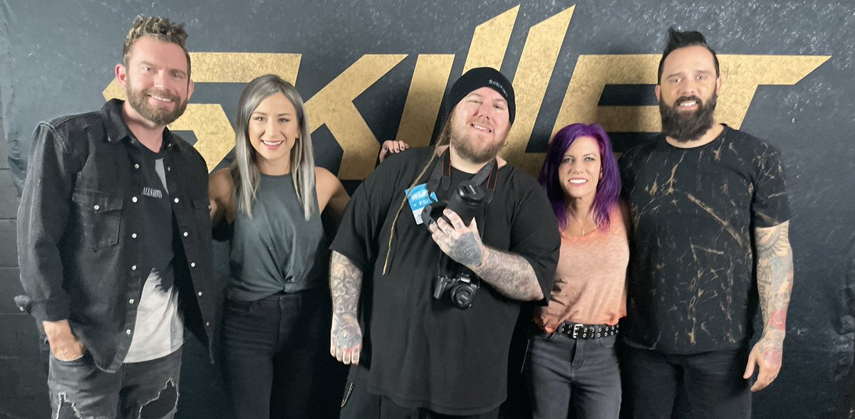 dreadheadkev22's tweet photo. It was such a honor to meet @skilletmusic and also photograph their set again! #winterjam22 https://t.co/qYqq9CE9E1